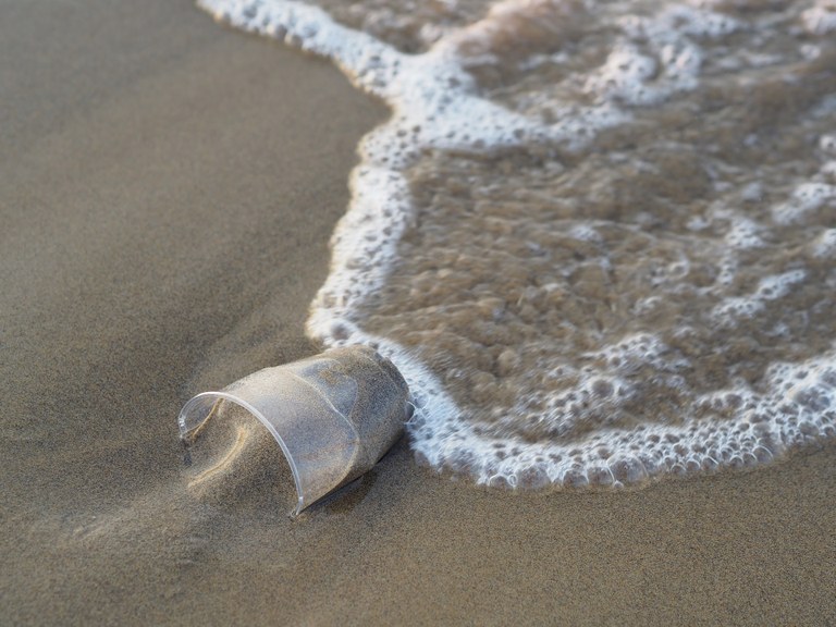Addressing plastic pollution through public procurement – New guidelines produced by SCP/RAC